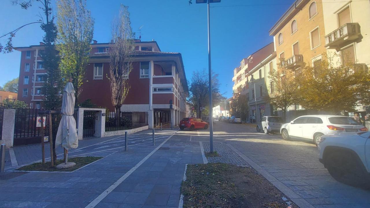 Watercolor House ,fibra Internet And Netflix Milano